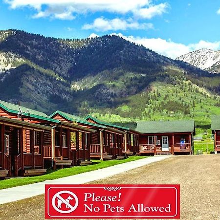 Wolf Den Log Cabin Motel And Rv Park Thayne Экстерьер фото