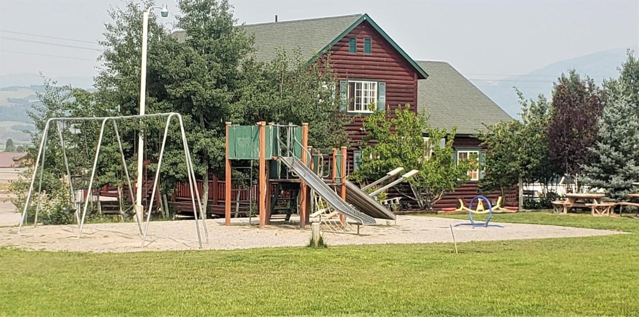 Wolf Den Log Cabin Motel And Rv Park Thayne Экстерьер фото
