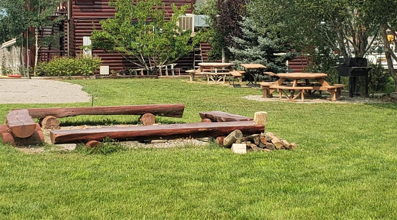 Wolf Den Log Cabin Motel And Rv Park Thayne Экстерьер фото