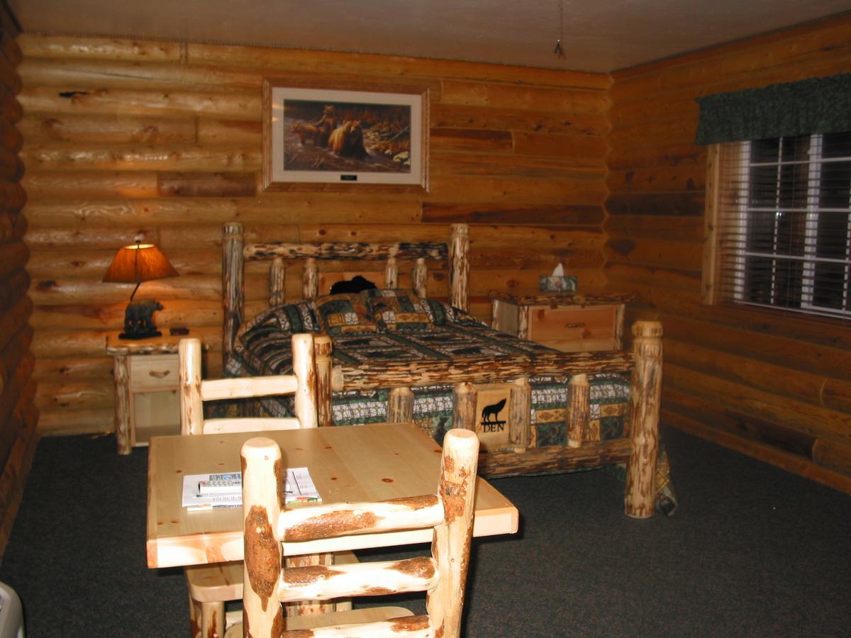 Wolf Den Log Cabin Motel And Rv Park Thayne Экстерьер фото