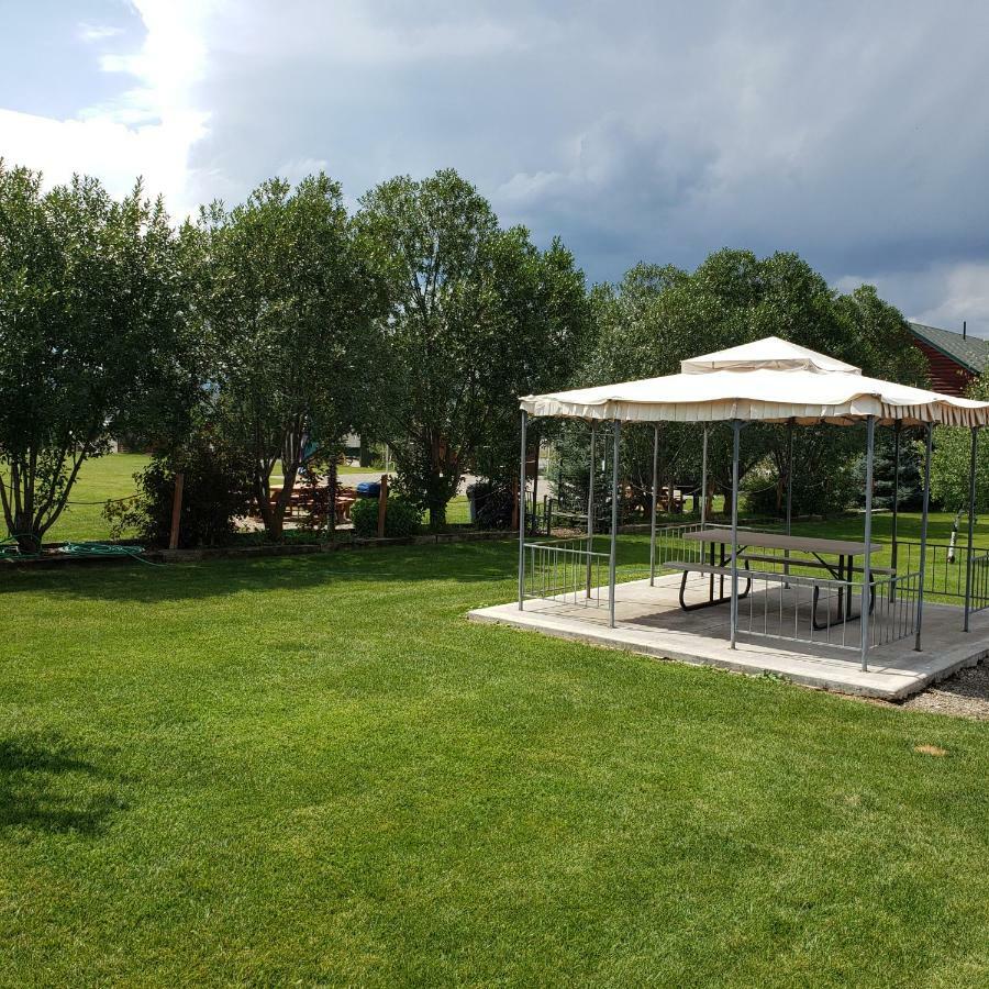 Wolf Den Log Cabin Motel And Rv Park Thayne Экстерьер фото